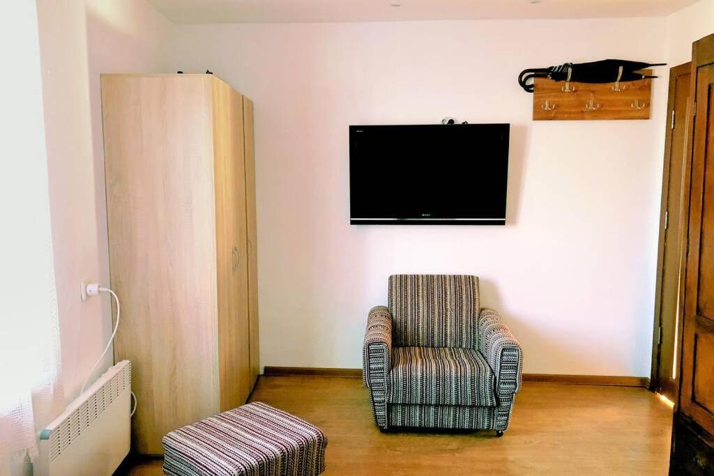 нouse With Cute Little Yard Apartment *
