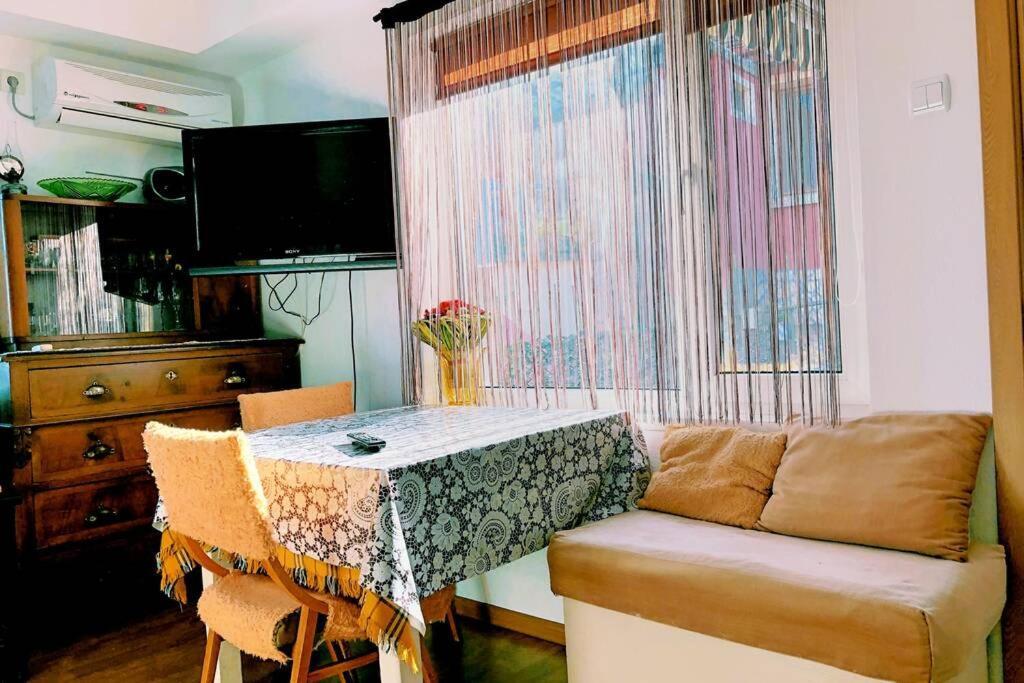 нouse With Cute Little Yard Apartment *