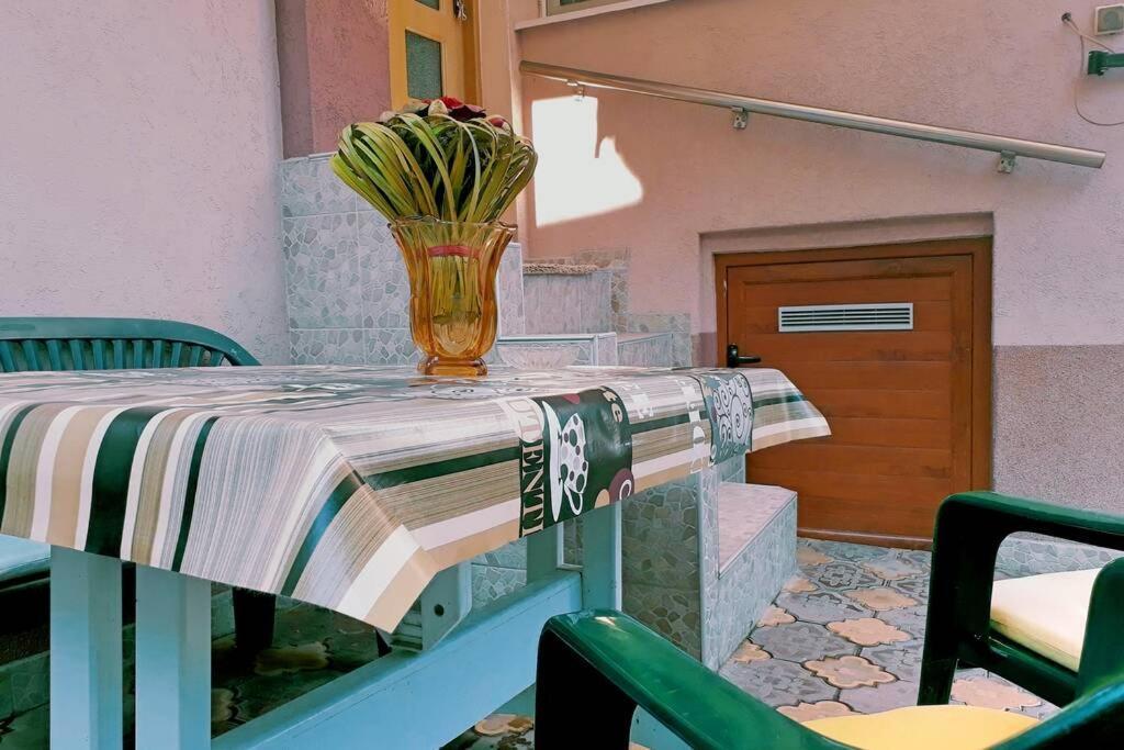 Apartment нouse With Cute Little Yard
